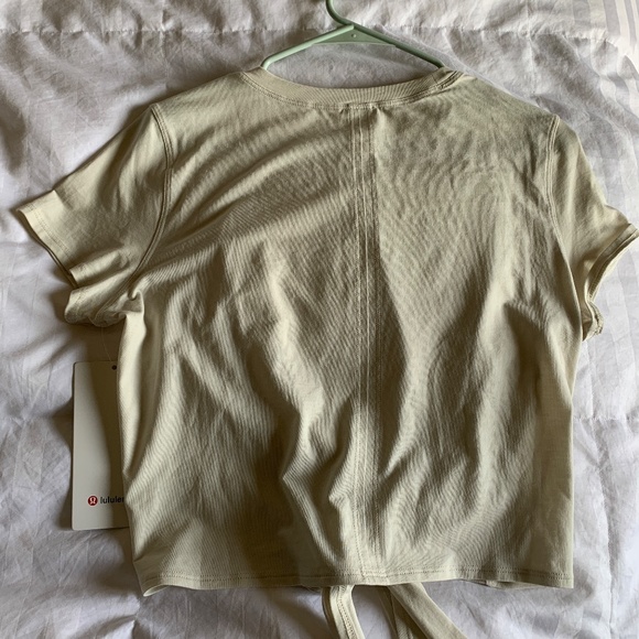 Lululemon Time to Restore Wrap Short Sleeve Shirt, NWT, Size 6, White Opal/Cream - Picture 10 of 10